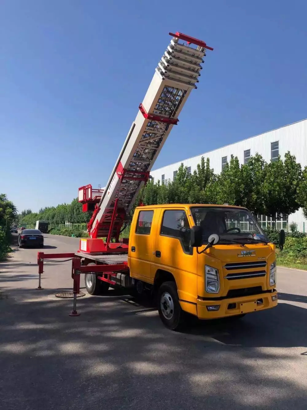 德阳附近的云梯车出租服务：轻松解决高空作业需求