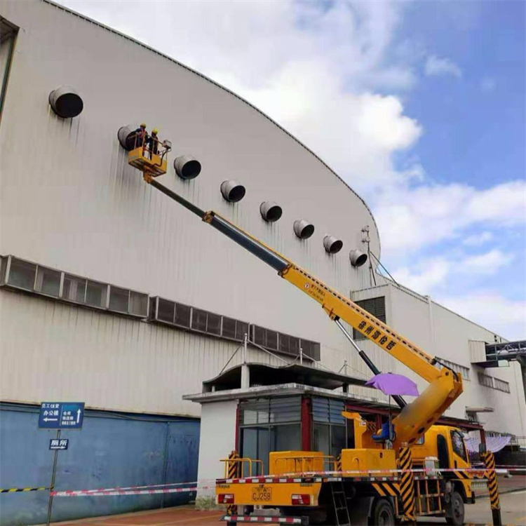 德阳高空作业车出租服务：专业广告牌安装解决方案