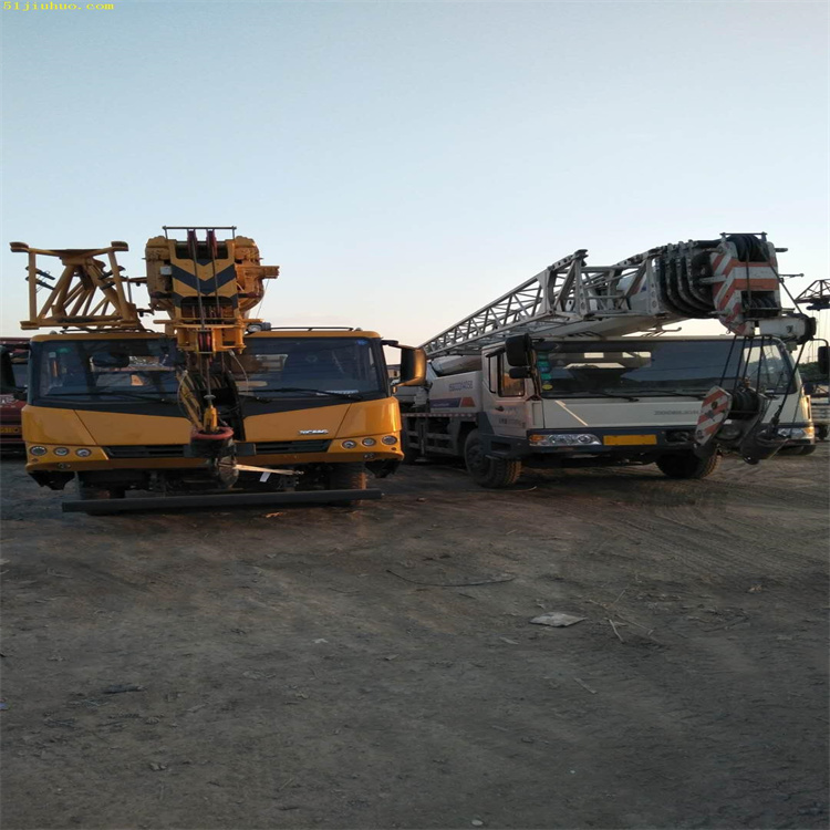 德阳吊车吊挖机正确办法